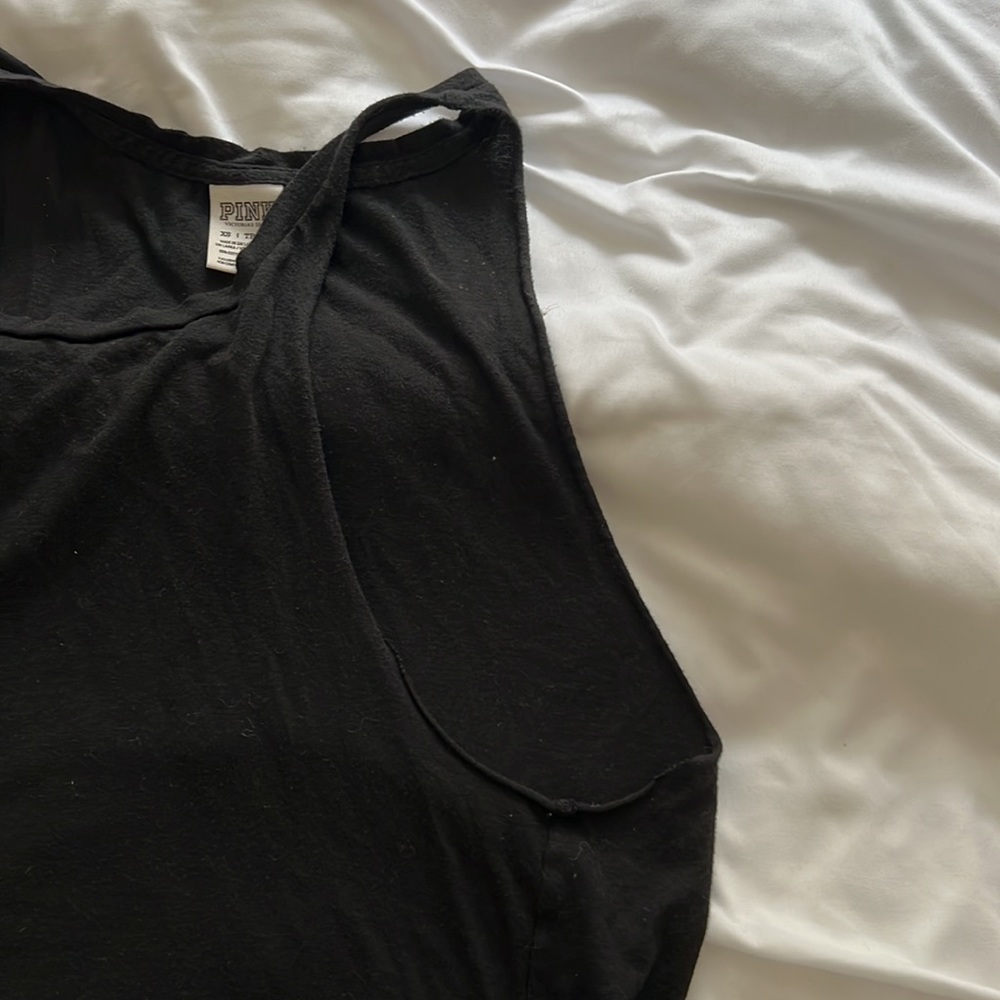 Workout top - Picture 2 of 3